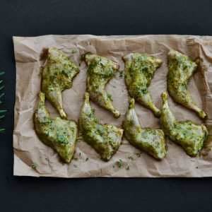 Putpelių šlaunelės aliejiniame "Prancūziškas daržas" marinate. 500 g.