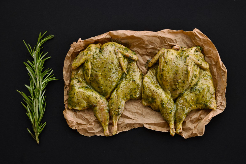 Putpelės aliejiniame „Prancūziškas daržas” marinate. 1 kg.