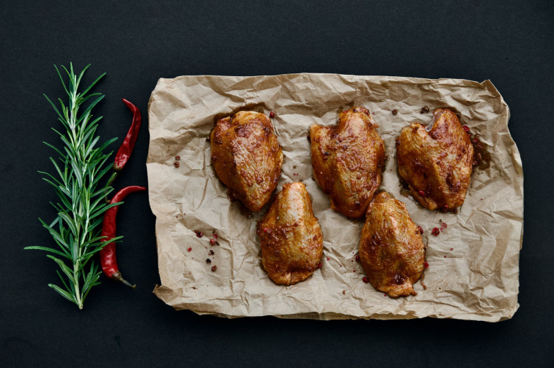 Putpelių krūtinėlės aliejiniame "Mango ir čili" marinate. 500 g.
