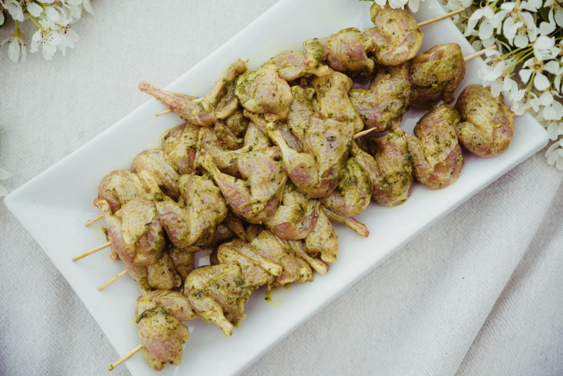 Putpelių šlaunelės aliejiniame "Prancūziškas daržas" marinate. 500 g.