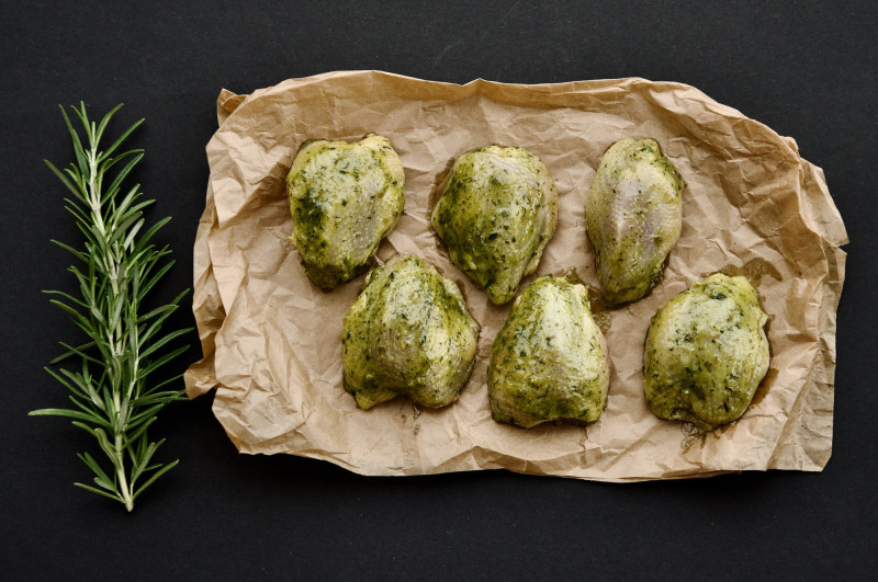 Putpelių krūtinėlės aliejiniame "Prancūziškas daržas" marinate. 500 g.